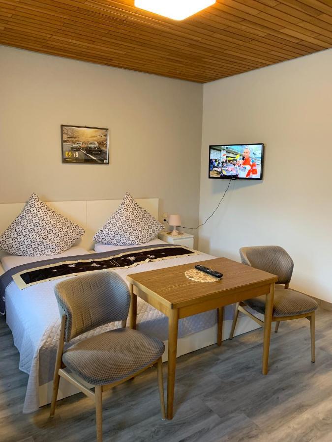 Vina Am Ring Bed & Breakfast Mannebach  Eksteriør bilde